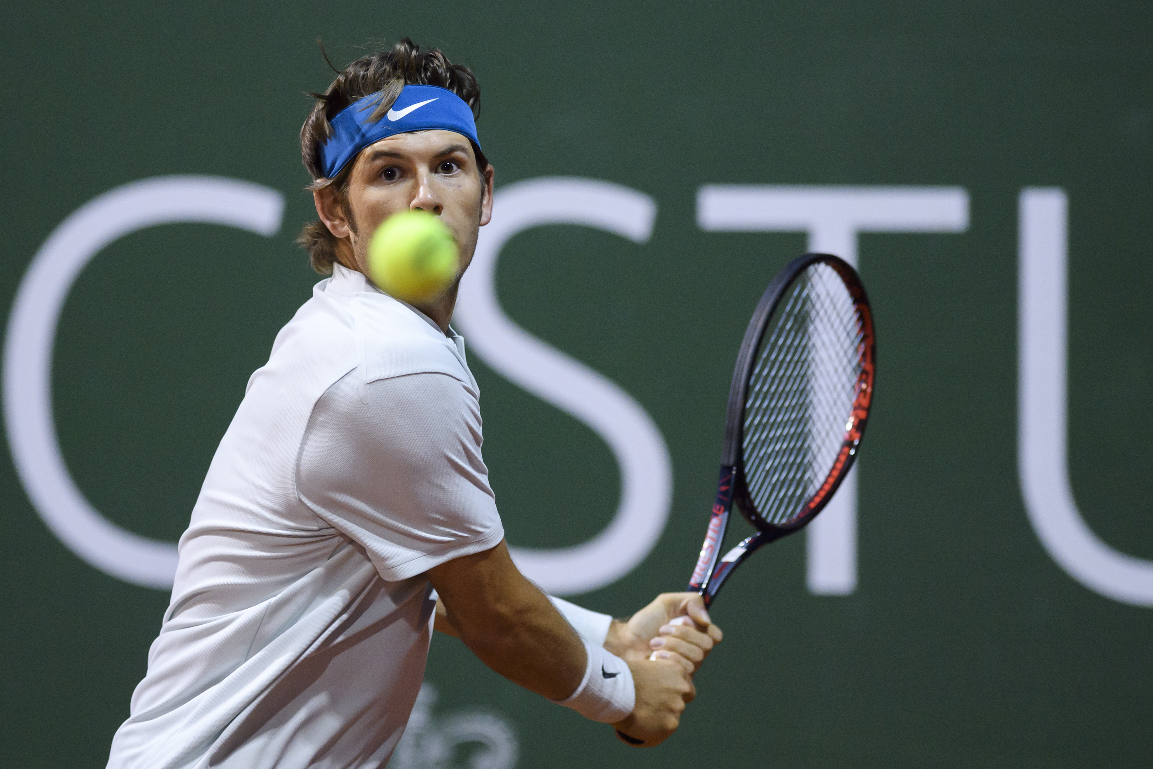 世界网球队鏖战英国网球队,瓦林卡一己之力扛起全队的简单介绍 世界网球队鏖战英国网球队,瓦林卡一己之力扛起全队的简单介绍