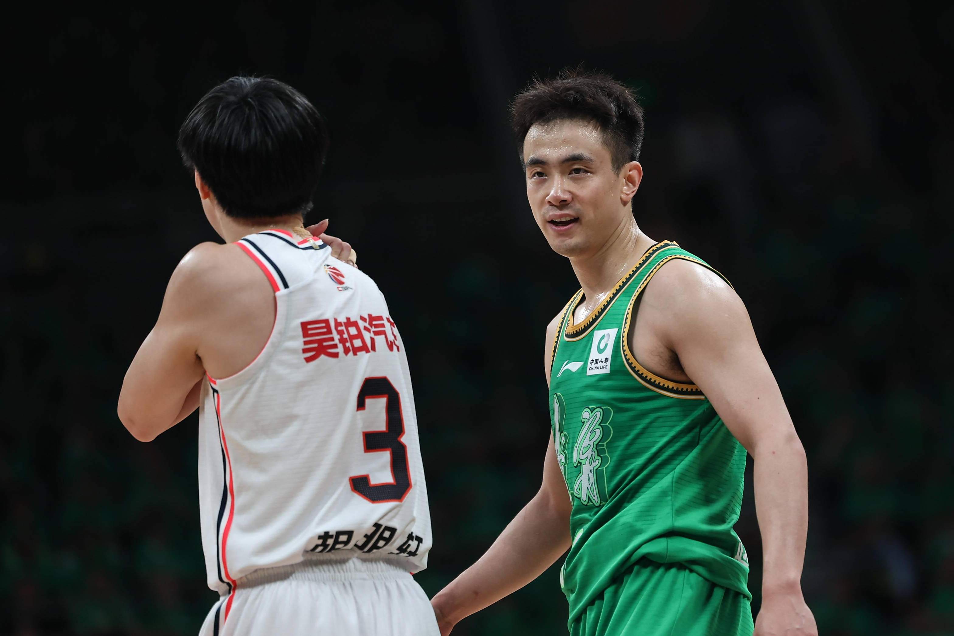 雄鹿碾压广东队，赵继伟关键制胜