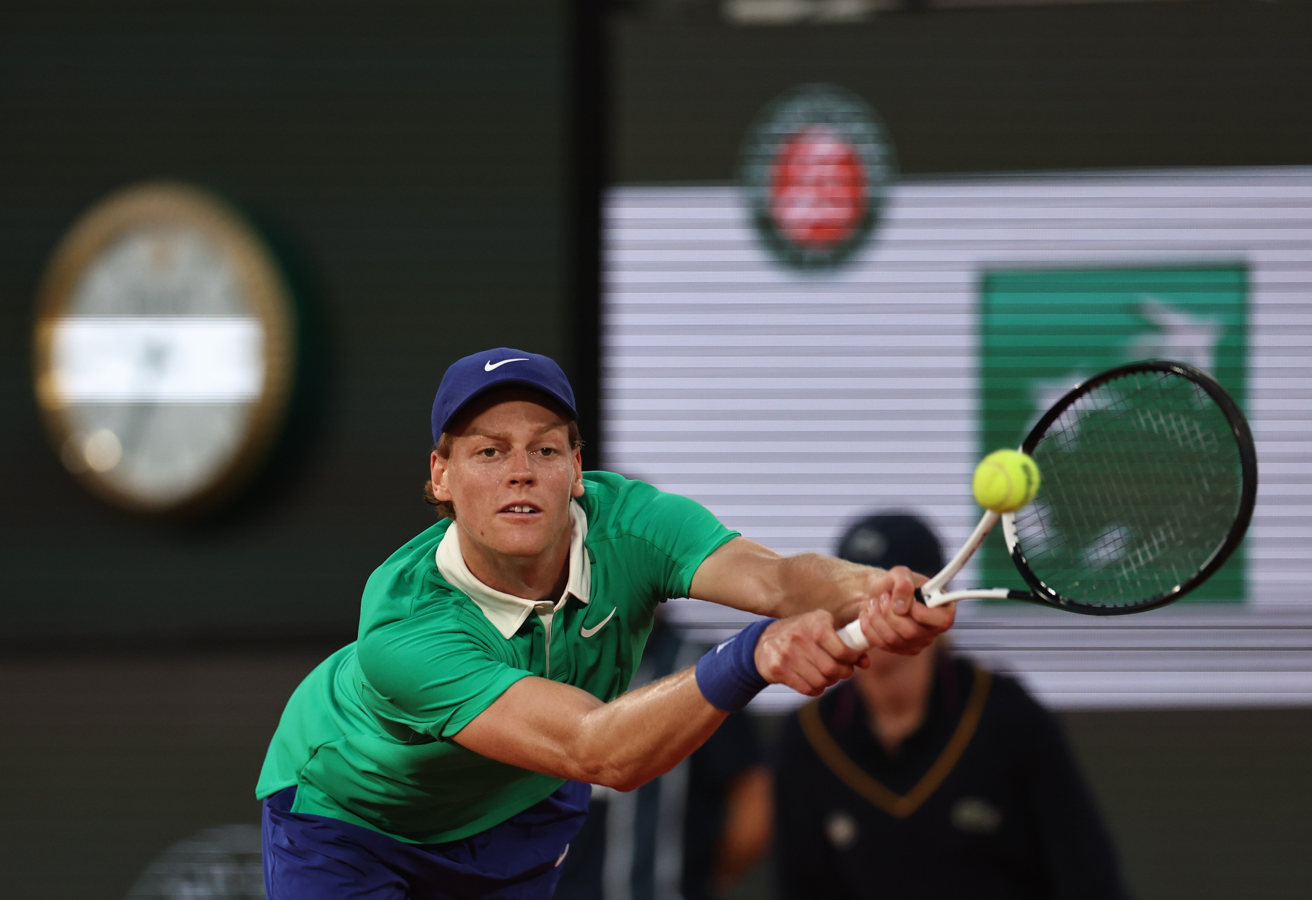 爱游戏娱乐-法网横扫拉沃尔杯，辛纳高光表现