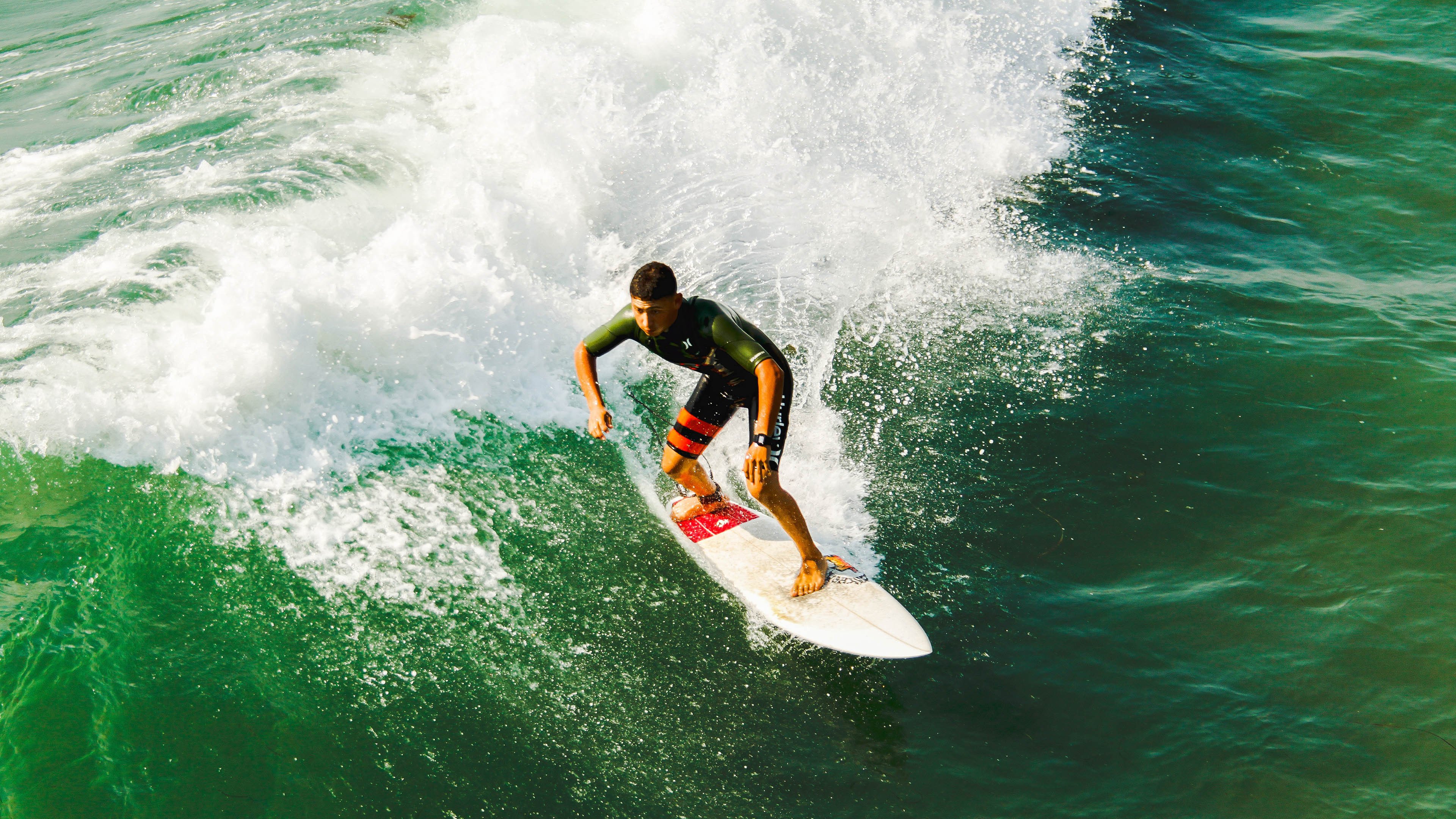 爱游戏tv-双线传奇，东方与西方的荣耀之战