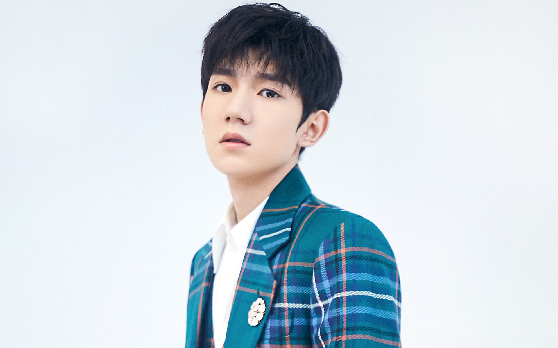 银箭交响曲与孤勇的绯红，梅赛德斯轻取法拉利，塞恩斯高光下的车手悲歌