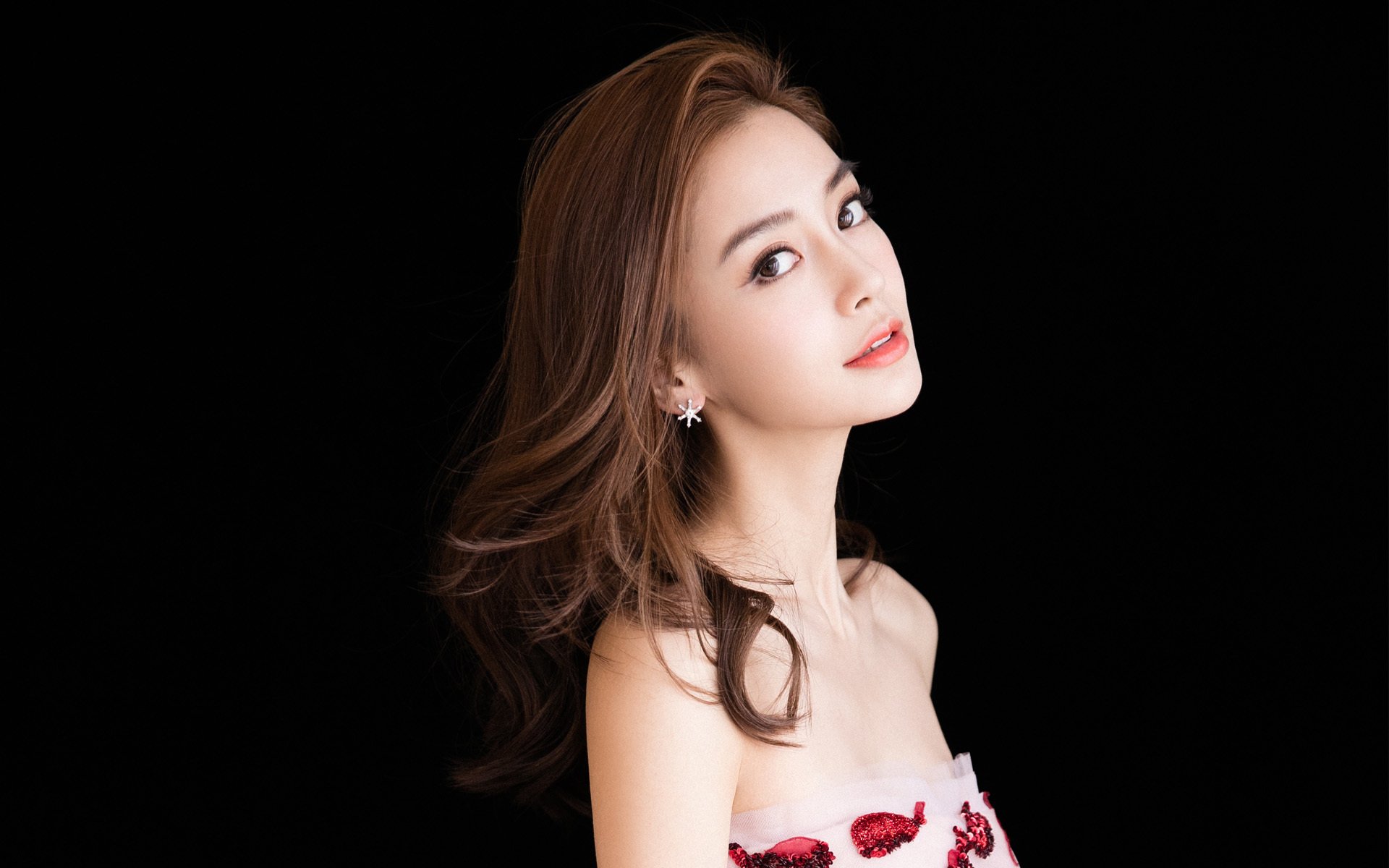 篮球的跨国回响，辽宁队的韧劲与哈登的孤勇