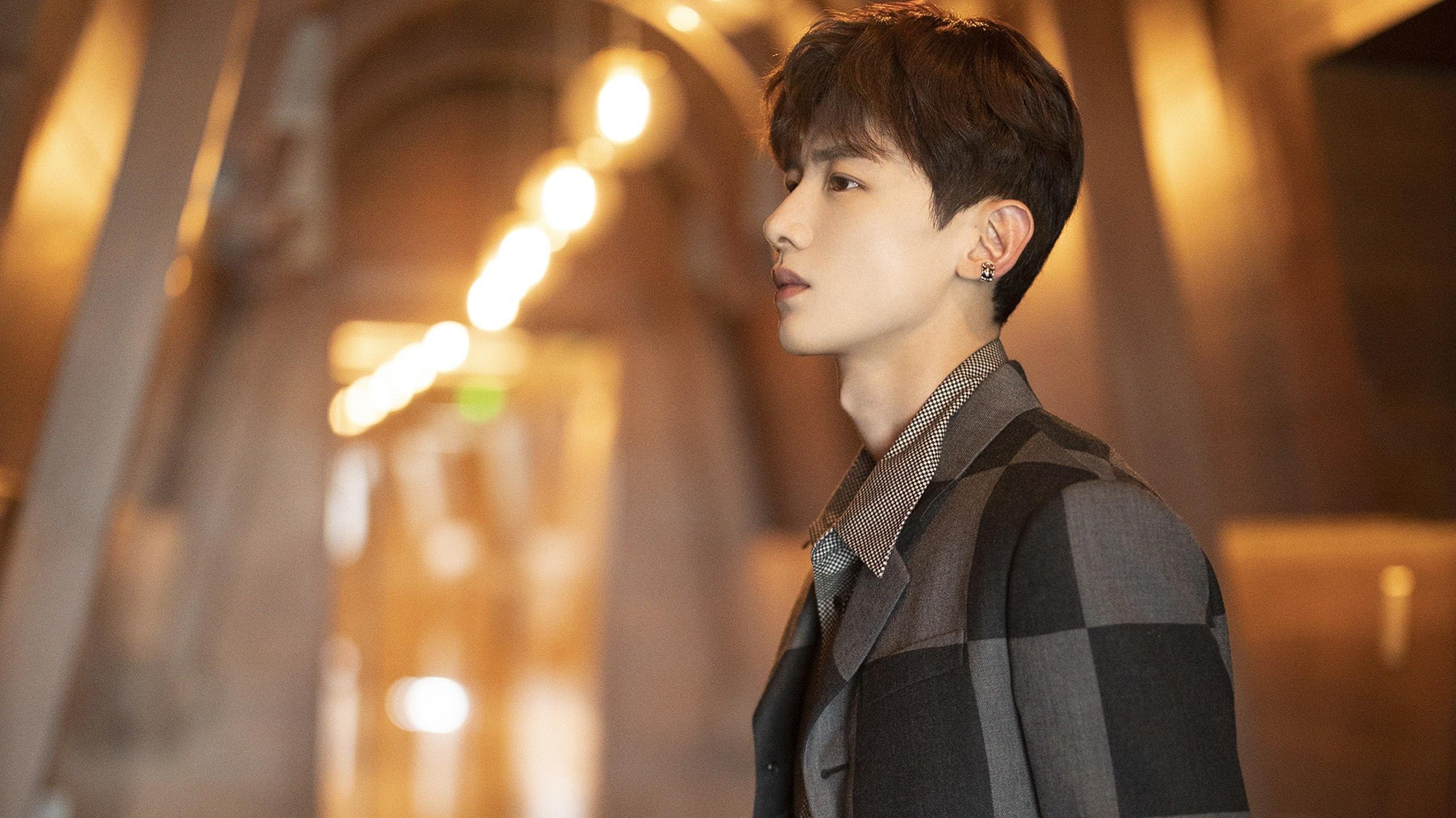 爱游戏大厅-火星撞地球！米切尔超神47分难救主，湖人六人上双打穿山西钢铁防线