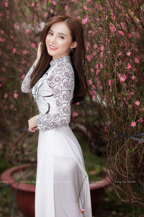 冰与火的对决，F1新赛季揭幕战，霍肯伯格的无声压迫与角田的火山未爆