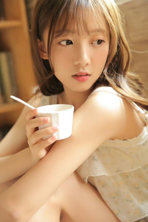 看到你的需求，我首先会跳出那些常见的比赛战报标题，思考如何将个人英雄主义与团队战术胜利这两个看似矛盾的点融合起来，同时注入一种颠覆传统认知的戏剧感