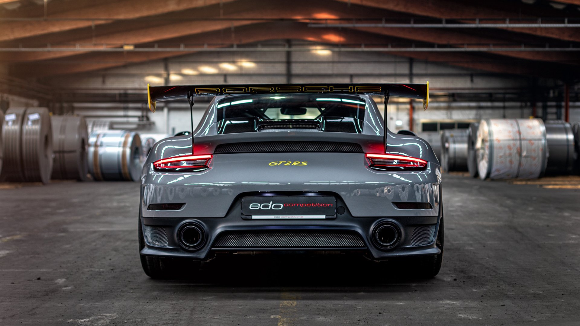 当引擎轰鸣遇见肌肉碰撞，两种正面击溃的极致对决